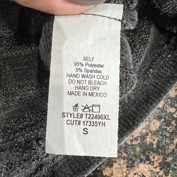 White Birch Gray Striped Sweater Off One Shoulder Size Small - Picture 5 of 6